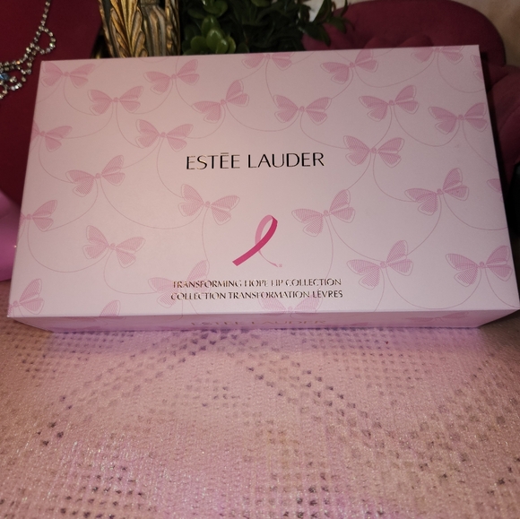Estee Lauder Pink Lipstick Set - Picture 2 of 10